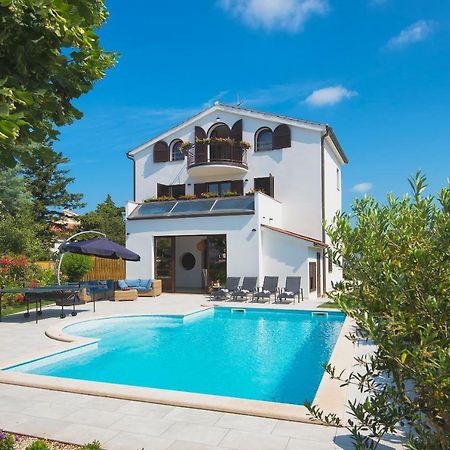Villa Andrija Family Dream With Heated Pool At The Sea With Beautiful Garden, Outside Cinema And Kids Playground Fažana Екстериор снимка