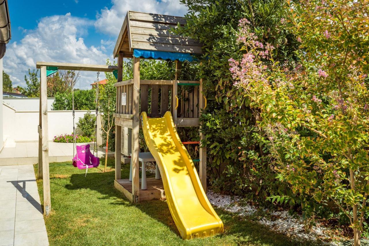 Villa Andrija Family Dream With Heated Pool At The Sea With Beautiful Garden, Outside Cinema And Kids Playground Fažana Екстериор снимка