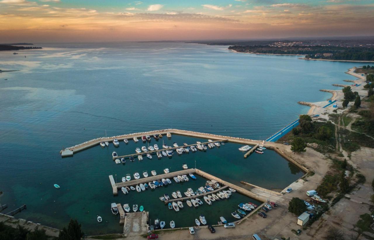 Villa Andrija Family Dream With Heated Pool At The Sea With Beautiful Garden, Outside Cinema And Kids Playground Fažana Екстериор снимка