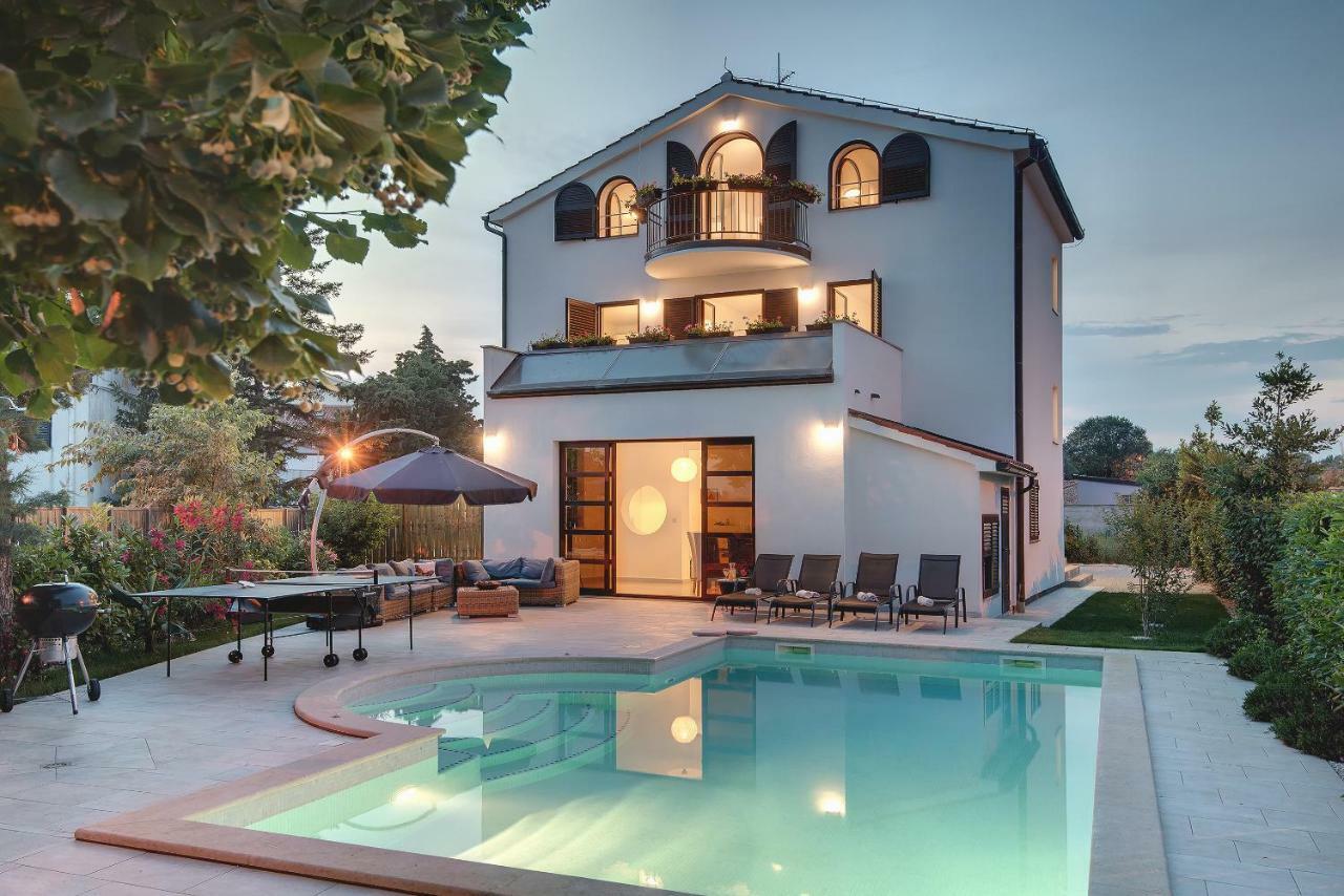 Villa Andrija Family Dream With Heated Pool At The Sea With Beautiful Garden, Outside Cinema And Kids Playground Fažana Екстериор снимка