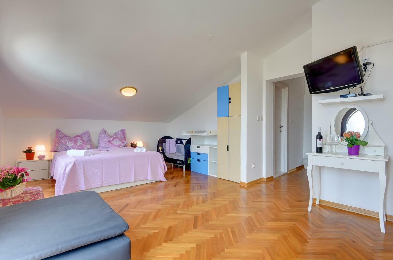 Villa Andrija Family Dream With Heated Pool At The Sea With Beautiful Garden, Outside Cinema And Kids Playground Fažana Екстериор снимка