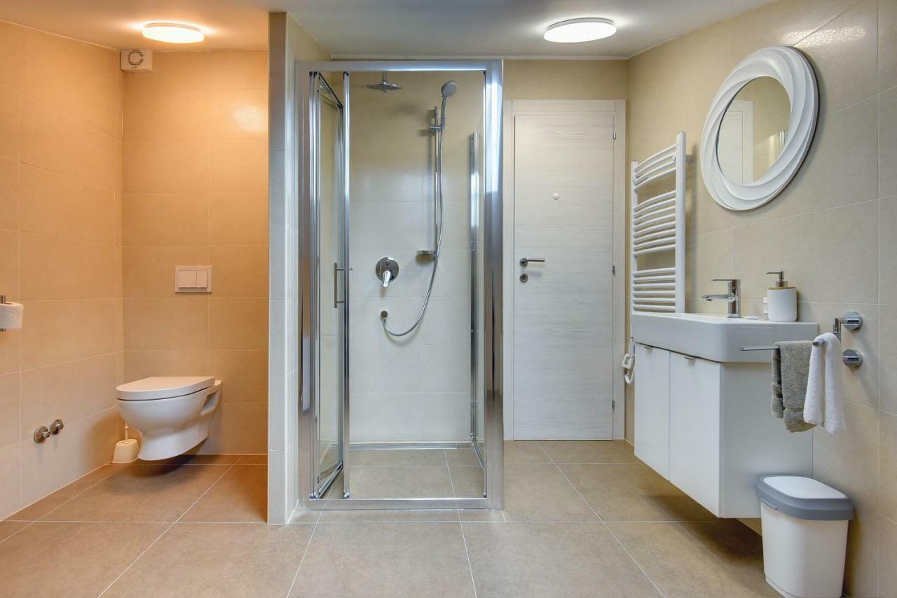 Villa Andrija Family Dream With Heated Pool At The Sea With Beautiful Garden, Outside Cinema And Kids Playground Fažana Екстериор снимка