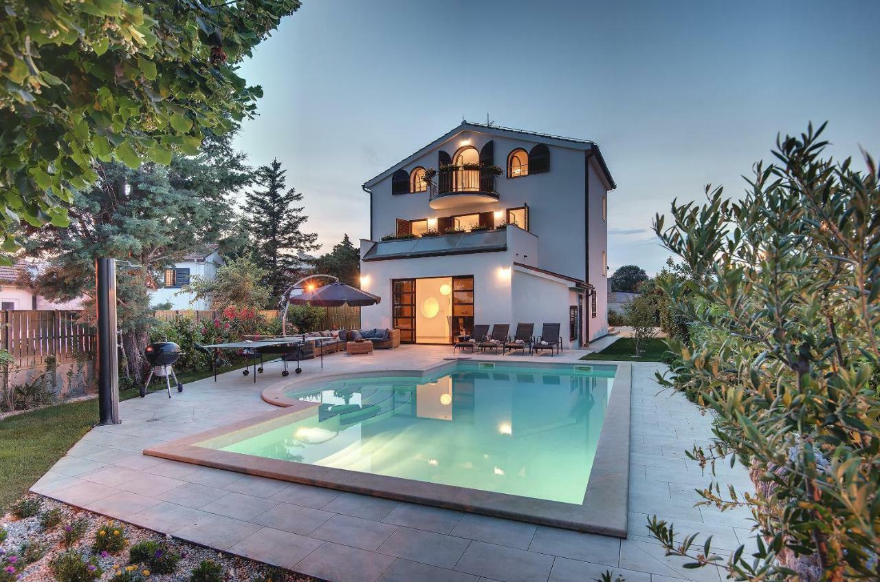 Villa Andrija Family Dream With Heated Pool At The Sea With Beautiful Garden, Outside Cinema And Kids Playground Fažana Екстериор снимка